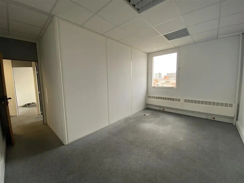 Office in Paris for lease - Building Photo - Image 3 of 7