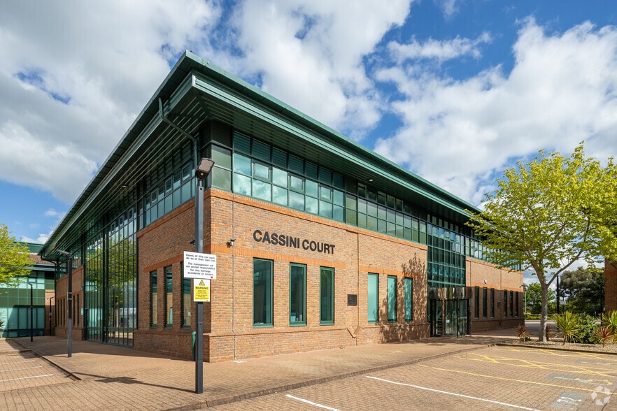 Randalls Way, Leatherhead for sale - Primary Photo - Image 1 of 1