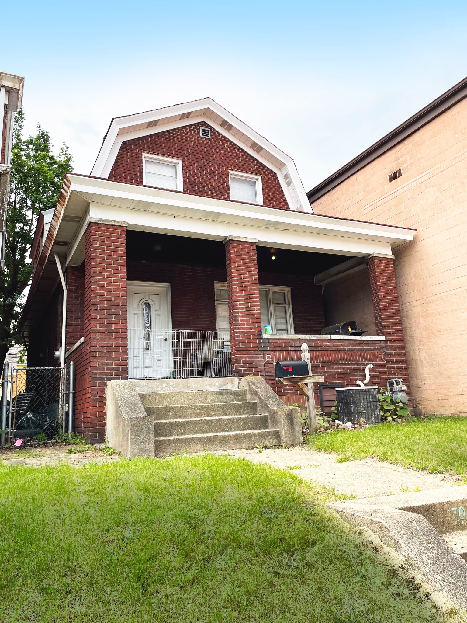 703 Broadway Ave, Mc Kees Rocks, PA for sale Primary Photo- Image 1 of 2