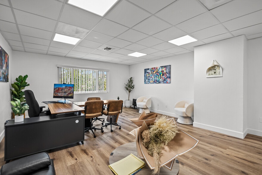 14530 Hamlin St, Van Nuys, CA for lease - Interior Photo - Image 2 of 16