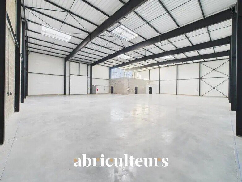Industrial in Chartres for sale - Building Photo - Image 1 of 5