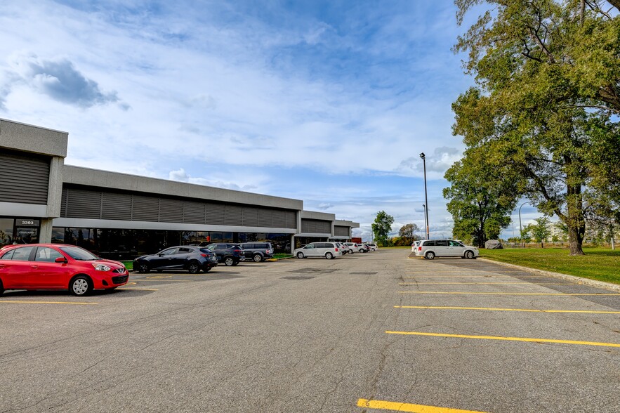 3339-3403 St Griffith, Saint-Laurent, QC for lease - Building Photo - Image 2 of 13