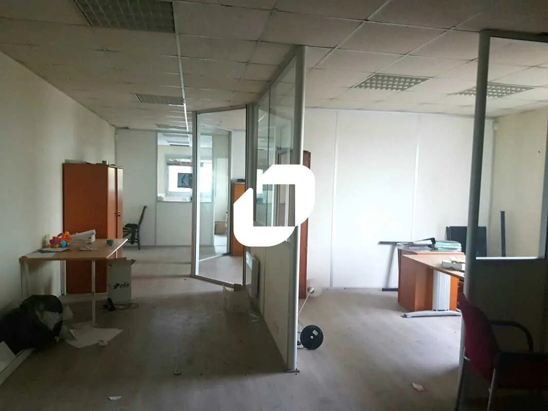 Office in Argenteuil for lease Interior Photo- Image 1 of 6