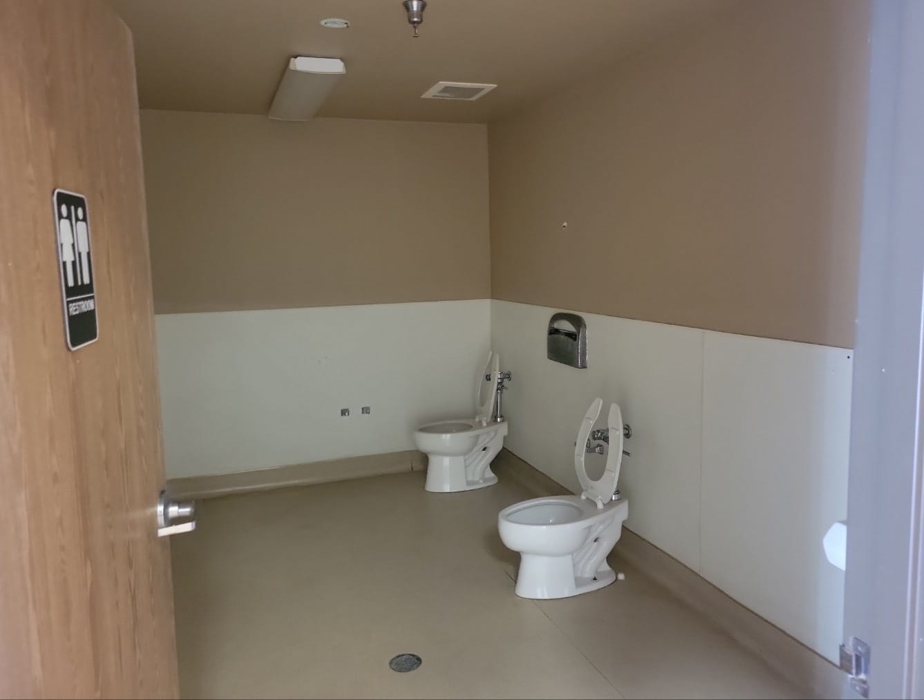 3815 Mission Ave, Oceanside, CA for lease Interior Photo- Image 1 of 11