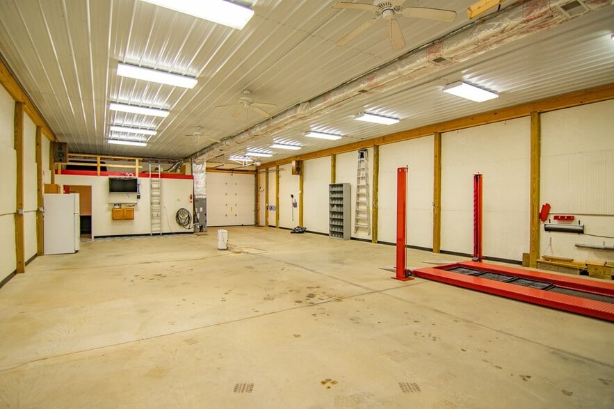 1260 Dixons Run Rd, Triadelphia, WV for sale - Building Photo - Image 2 of 20