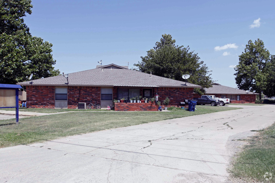 210 NW North St, Minco, OK for sale - Primary Photo - Image 1 of 1