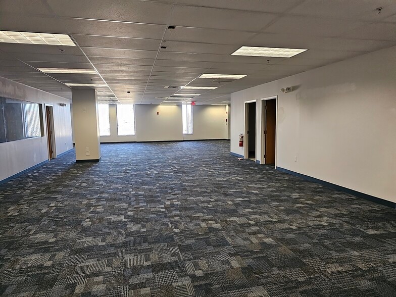 526 Boston Post Rd, Wayland, MA for lease - Interior Photo - Image 2 of 13