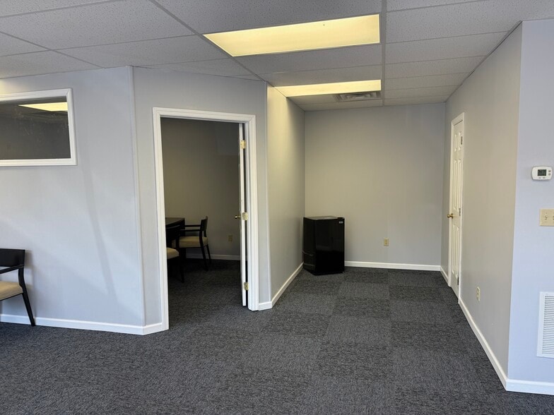 5850 Library Rd, Bethel Park, PA for lease - Building Photo - Image 2 of 5