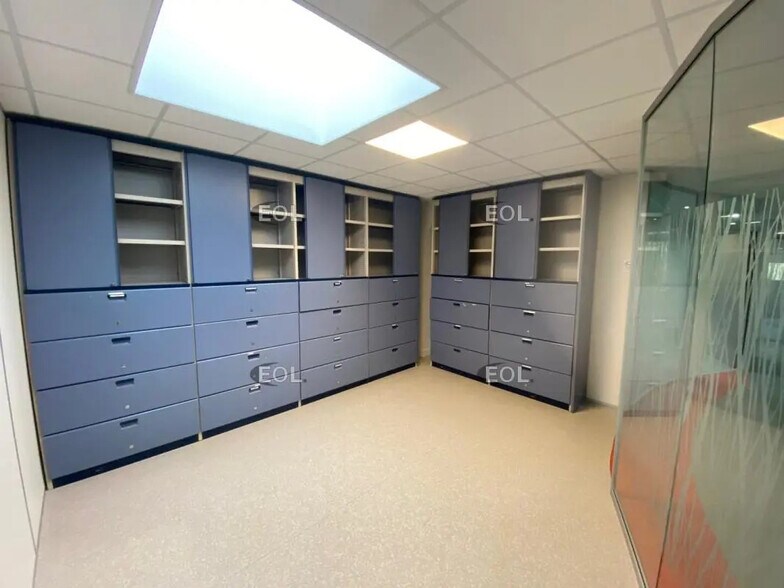 Flex in Ris-Orangis for lease - Building Photo - Image 3 of 17