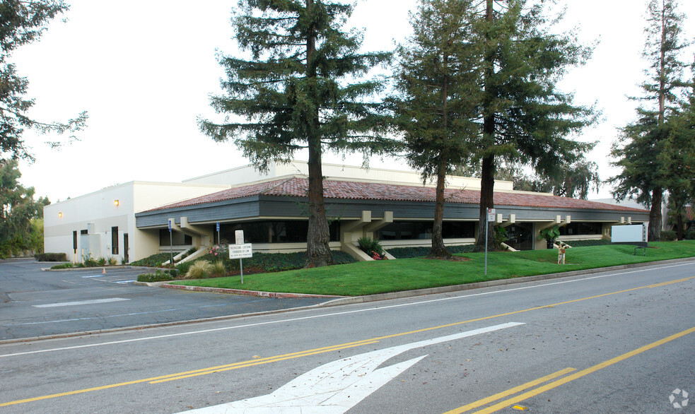 1329 Moffett Park Dr, Sunnyvale, CA for lease - Primary Photo - Image 1 of 4