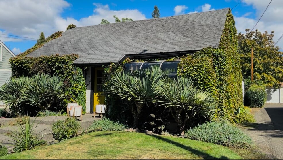 26 Hawthorne St, Medford, OR for sale - Primary Photo - Image 1 of 23