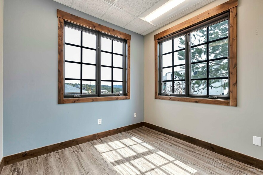 3045 Whitman Dr, Evergreen, CO for lease - Interior Photo - Image 2 of 7