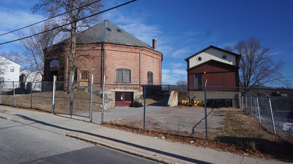 313 Pond St, Woonsocket, RI for sale - Building Photo - Image 1 of 1