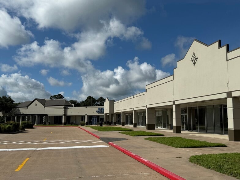 3701 Outlet Center Dr, Sealy, TX for lease - Building Photo - Image 3 of 5