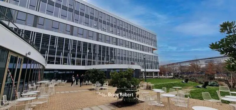 Office in Lyon for lease - Building Photo - Image 2 of 15