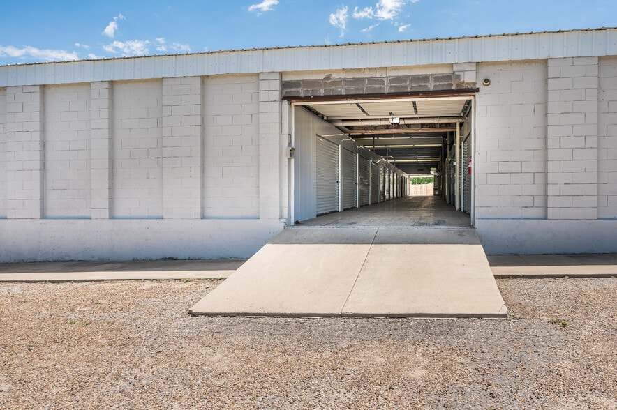 900 Duncan St, Pampa, TX for sale - Building Photo - Image 3 of 6