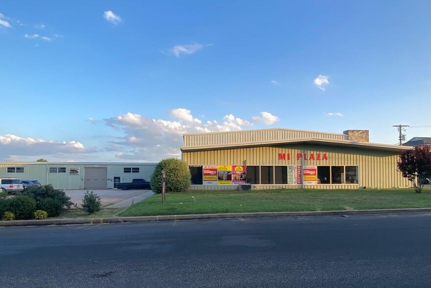 515 E Highway St, Fredericksburg, TX for sale - Building Photo - Image 1 of 3