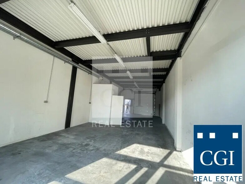 Flex in Montbonnot-Saint-Martin for lease - Interior Photo - Image 2 of 4