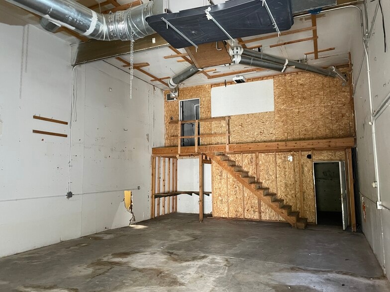 8223 N Decatur St, Portland, OR for sale - Interior Photo - Image 1 of 1