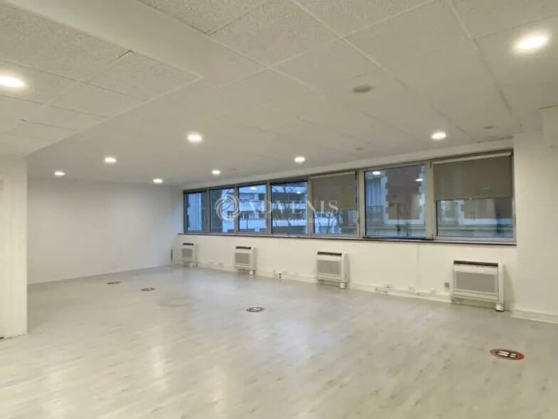 Office in Boulogne-Billancourt for lease - Interior Photo - Image 2 of 8