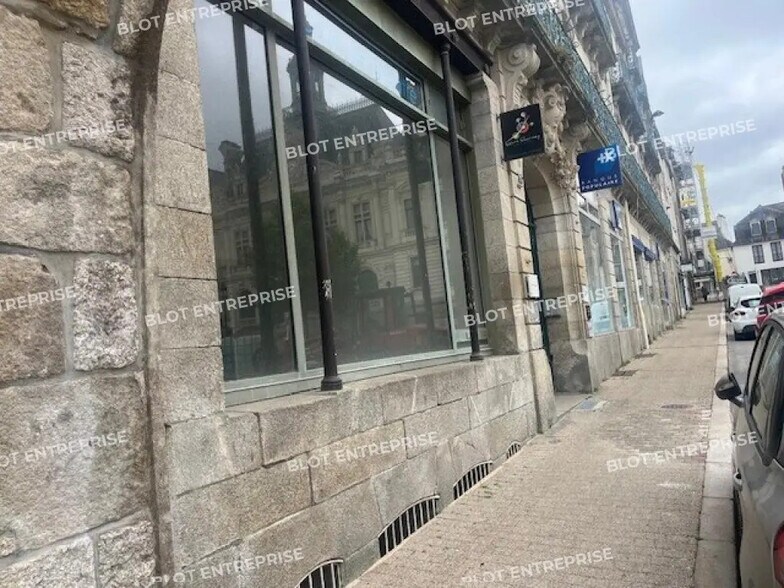 Office in Vannes for lease - Building Photo - Image 2 of 7