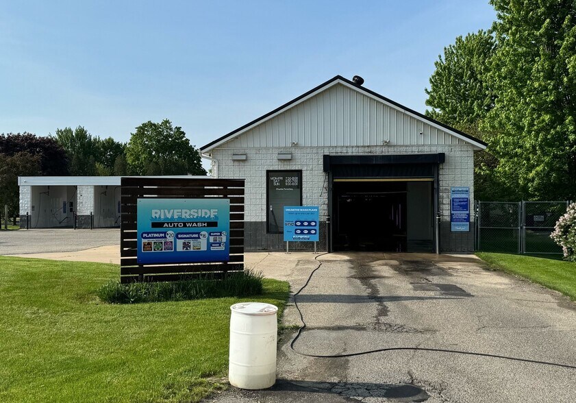 1941 W Main St, Lowell, MI for sale - Building Photo - Image 1 of 1