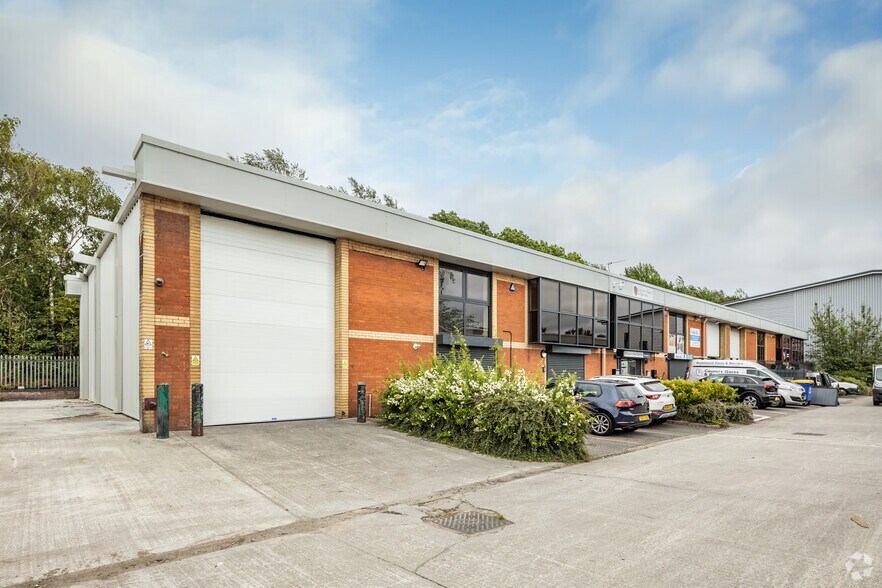 Horsfield Way, Stockport for sale - Primary Photo - Image 1 of 1