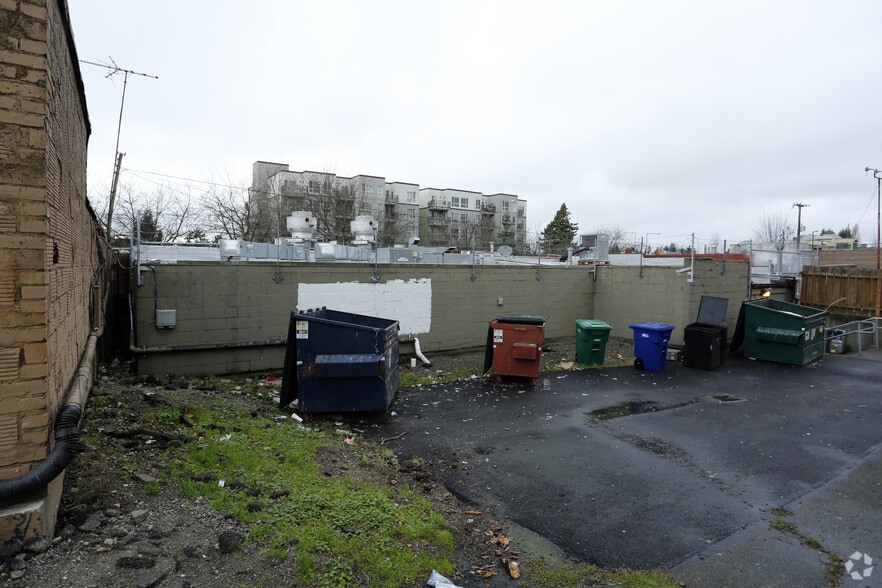 8554-8556 Greenwood Ave, Seattle, WA for lease - Building Photo - Image 2 of 2