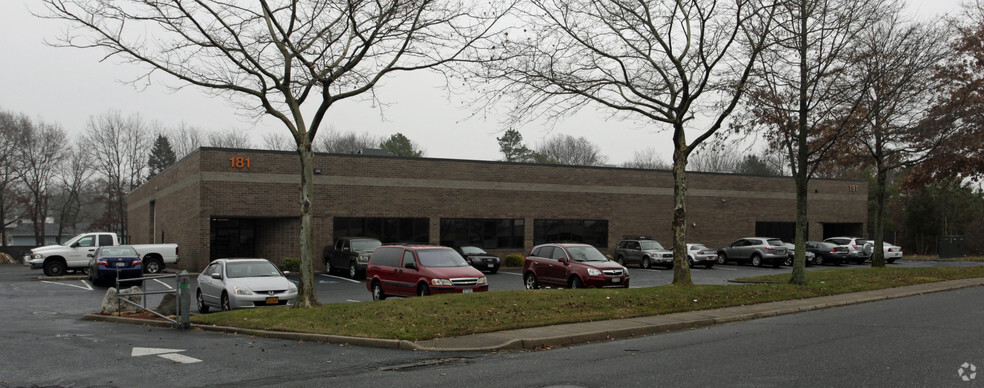 181-191 Remington Blvd, Ronkonkoma, NY for lease - Primary Photo - Image 1 of 3