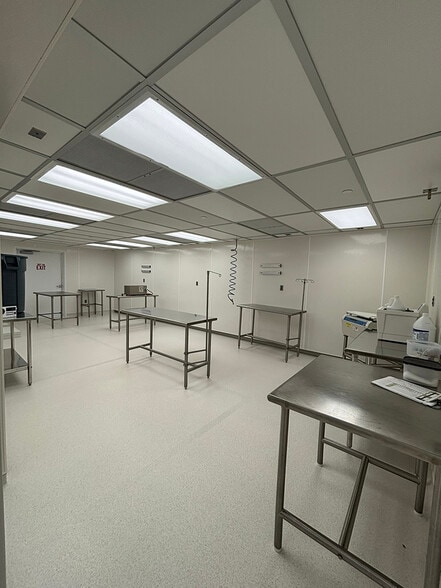 5809 Ward Ct, Virginia Beach, VA for sale - Building Photo - Image 3 of 6