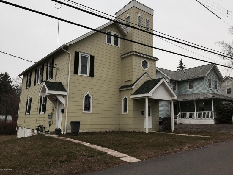 42 Mill St, Dallas, PA 18612