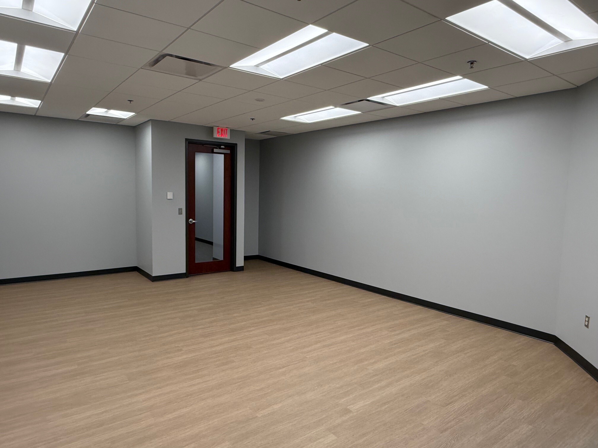1934 Old Gallows Rd, Vienna, VA for lease Building Photo- Image 1 of 4