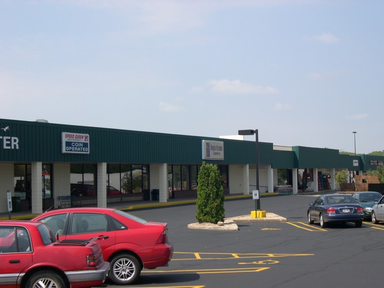 720-760 W Broadway St, Berlin, WI for lease - Building Photo - Image 1 of 7