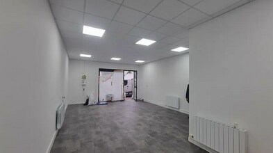 1 Route D'Ozoir, Roissy-en-Brie for lease Interior Photo- Image 2 of 6