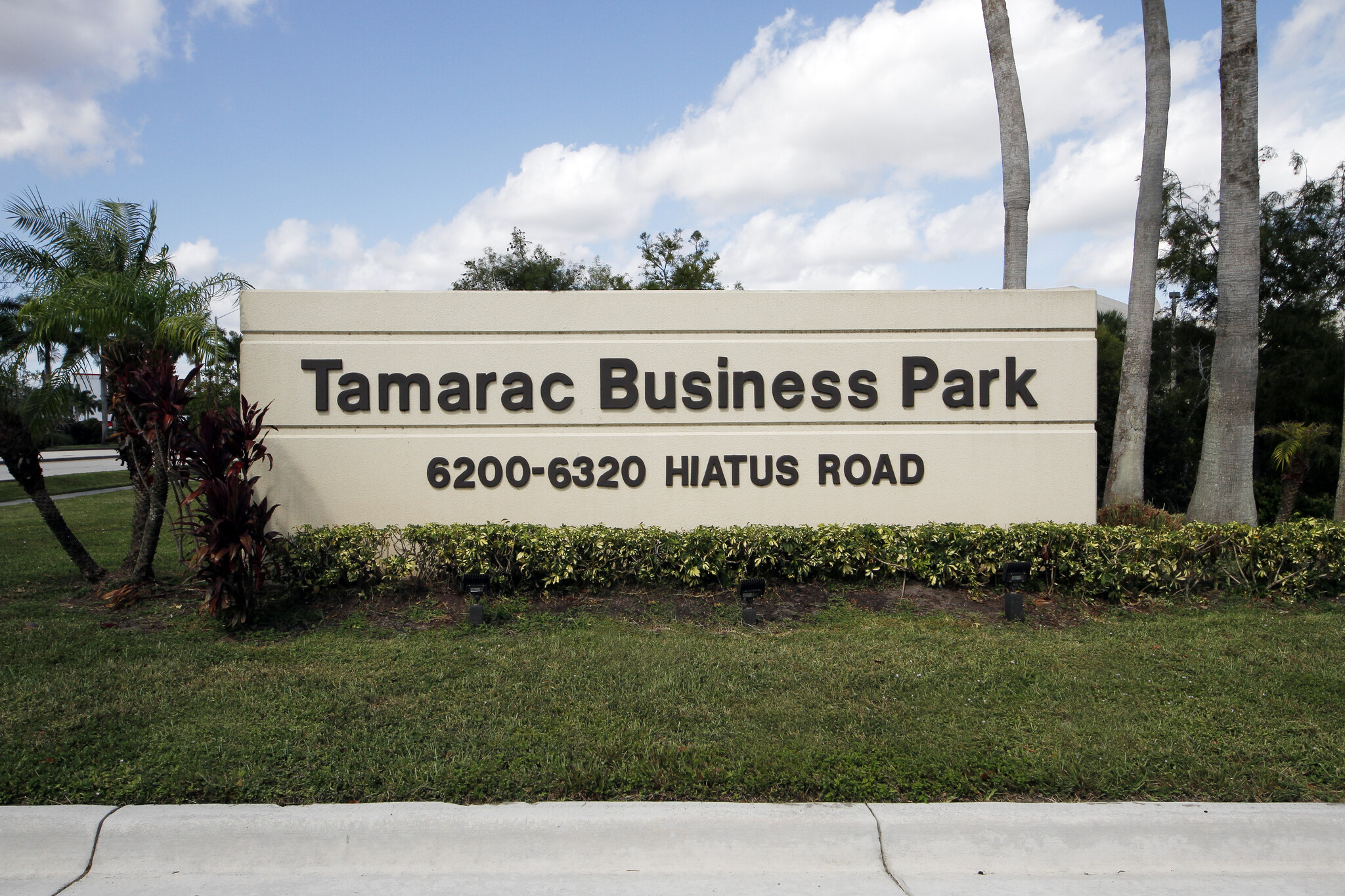 6250-6270 N Hiatus Rd, Tamarac, FL for lease Building Photo- Image 1 of 35