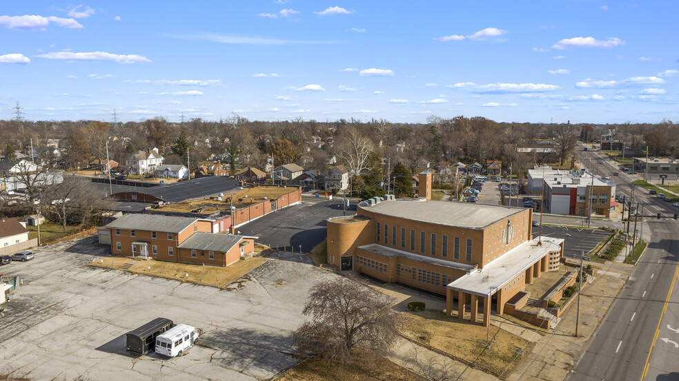 6815 Page Ave, Saint Louis, MO for sale - Building Photo - Image 2 of 19