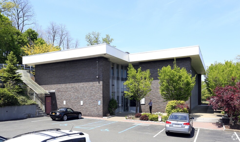 77 Tarrytown Rd, White Plains, NY for lease - Building Photo - Image 2 of 7