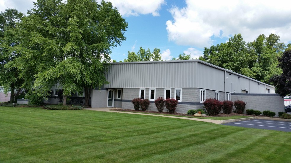 1261 Hudson Gate Dr, Hudson, OH 44236