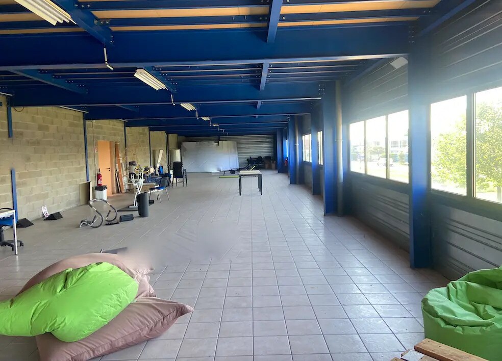 Industrial in Genas for lease Interior Photo- Image 1 of 10