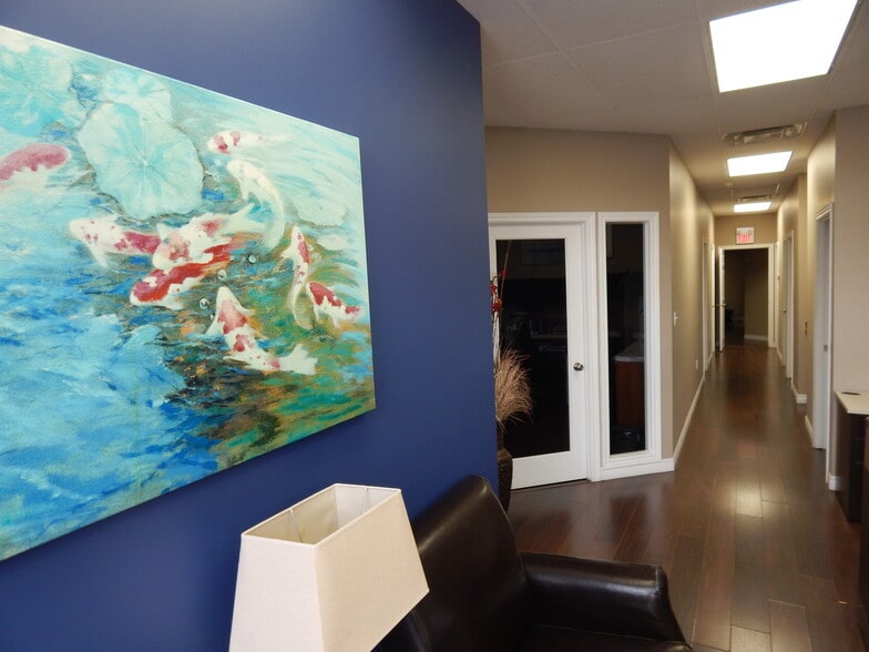 301 Fruitland Rd, Hamilton, ON for lease - Building Photo - Image 2 of 16