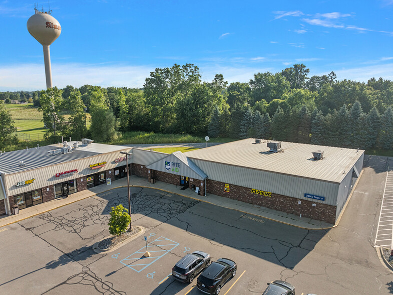 860-888 N Van Dyke Rd, Almont, MI for lease - Building Photo - Image 1 of 8