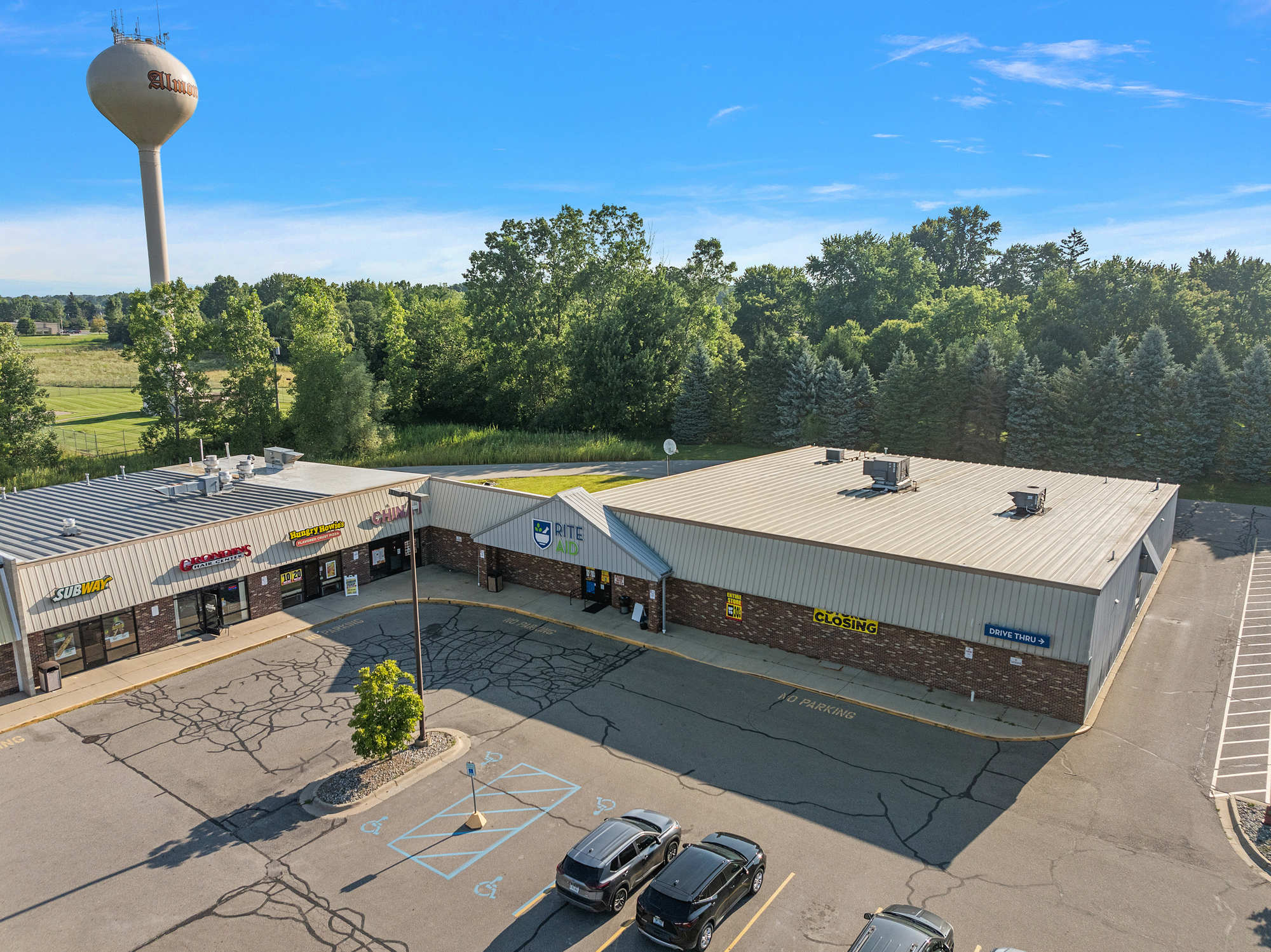 860-888 N Van Dyke Rd, Almont, MI for lease Building Photo- Image 1 of 9