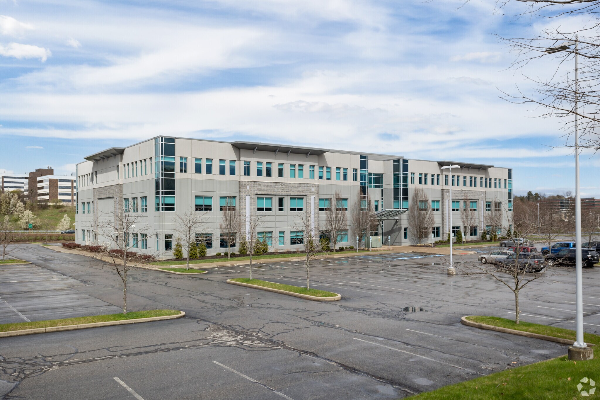 600 Lindbergh Dr, Coraopolis, PA for sale Primary Photo- Image 1 of 1