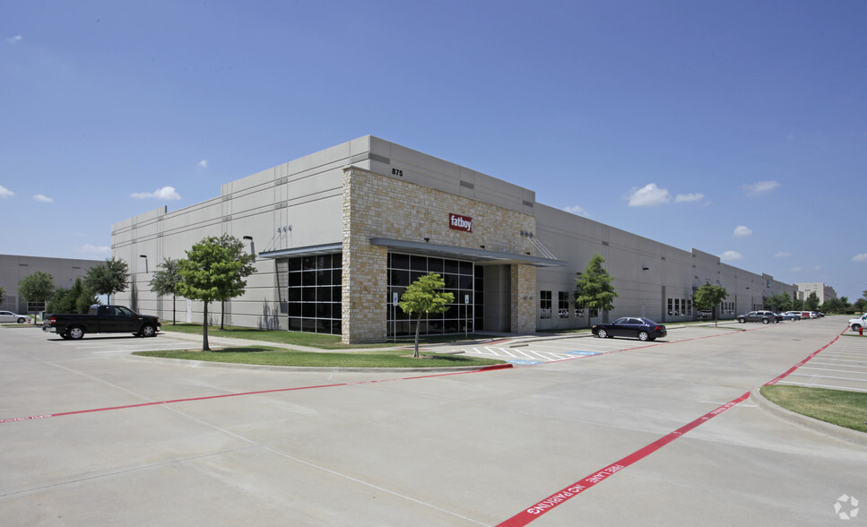 875 W Sandy Lake Rd, Coppell, TX for lease - Building Photo - Image 1 of 8