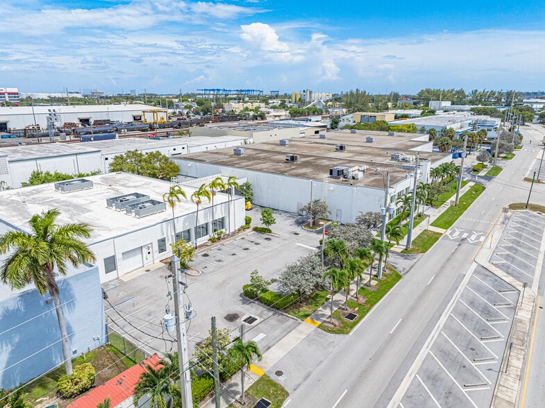 3000-3004 SW 2nd Ave, Fort Lauderdale, FL for lease - Building Photo - Image 3 of 31