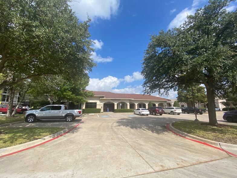 13647 Montfort Dr, Dallas, TX for lease - Building Photo - Image 1 of 7