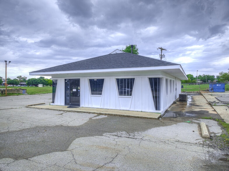 741 NW 12th St, Moore, OK for lease - Building Photo - Image 3 of 23
