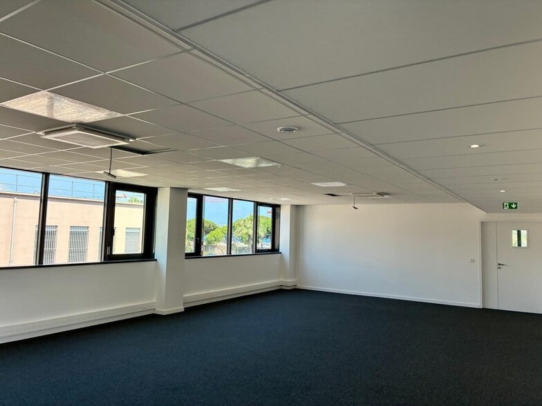 Office in Nice for lease - Interior Photo - Image 3 of 14