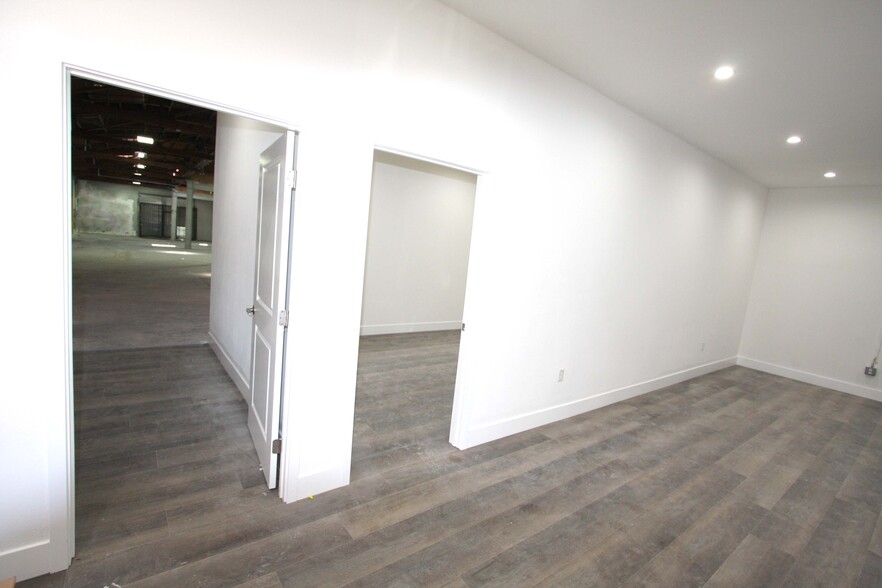 958 E Pico Blvd, Los Angeles, CA for lease - Building Photo - Image 3 of 18