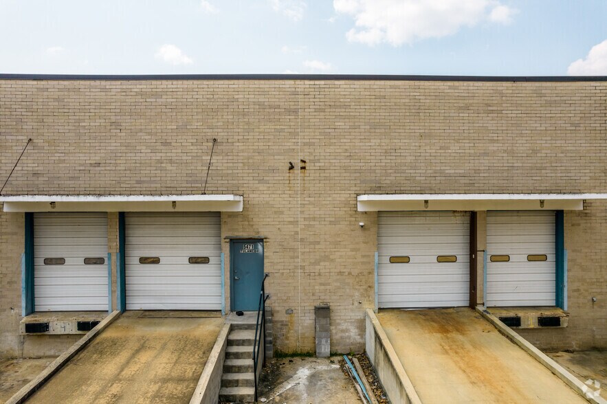 5465-5475 Tulane Dr SW, Atlanta, GA for lease - Building Photo - Image 3 of 6